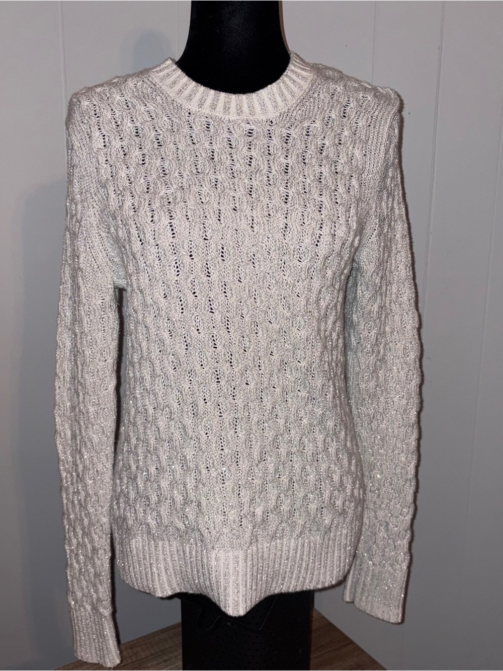 J. Crew Women's Size Medium Cream Cable Knit Sweater - Classic Crewneck